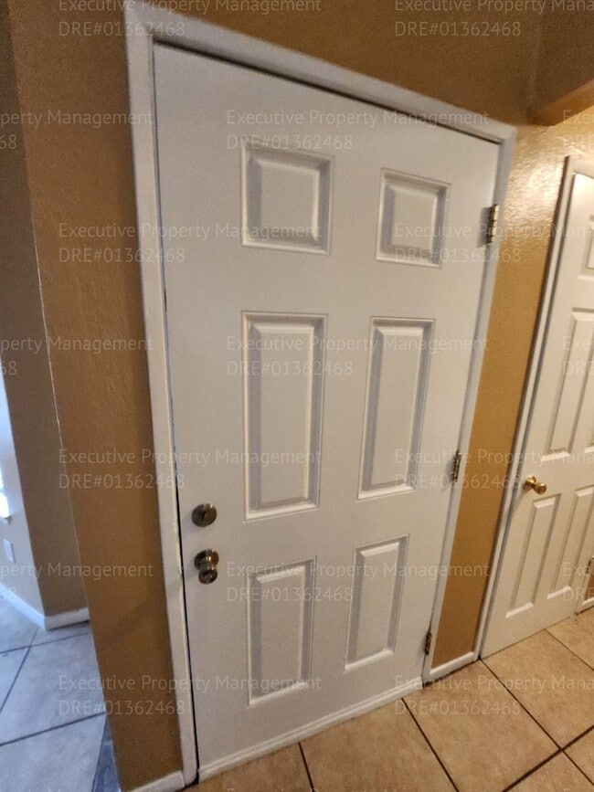 Building Photo - 3 bedrooms /2.5 bath two-story gem boasts ...