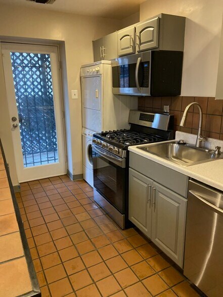 KItchen looking out to balcony - 2038 18th St NW