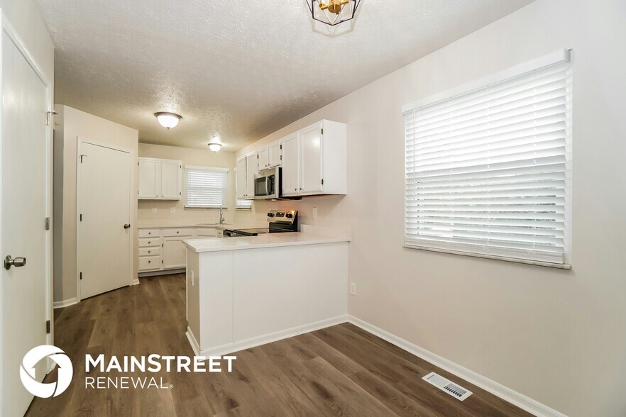 Building Photo - 6582 Cloverlawn Cir