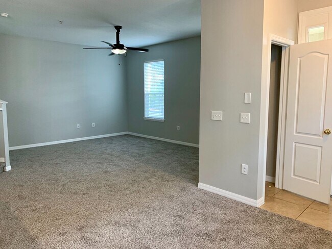 Building Photo - 3/2.5 Condo in Harmony w/ 2 Car Garage