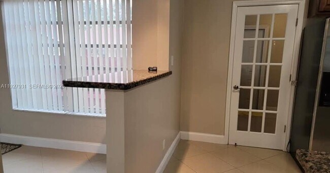 Building Photo - 2228 Polk St