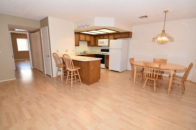 Primary Photo - Cozy 2-Bedroom Condo at The Lakes – 2nd Fl...