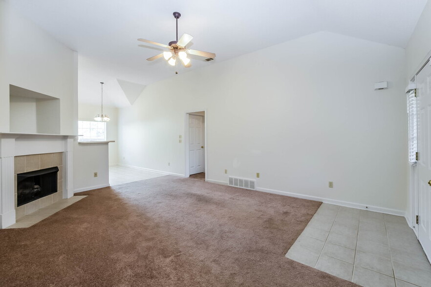 Building Photo - 5787 Reed Bend Cove