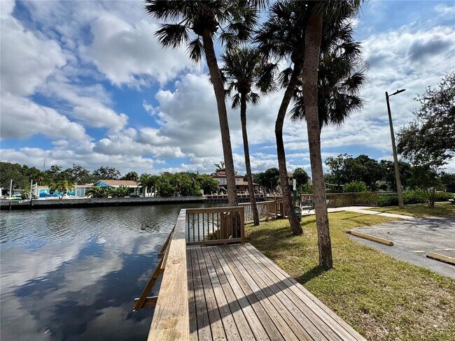 Building Photo - 9205 Tudor Dr