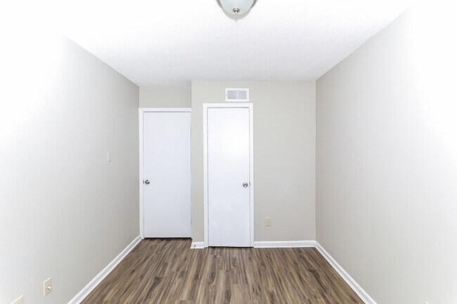 Building Photo - 6076 Elk Grove Rd