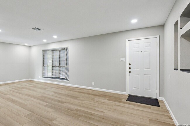 Building Photo - 11815 Broadwood St