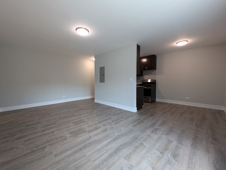 Building Photo - 542 W Surf St