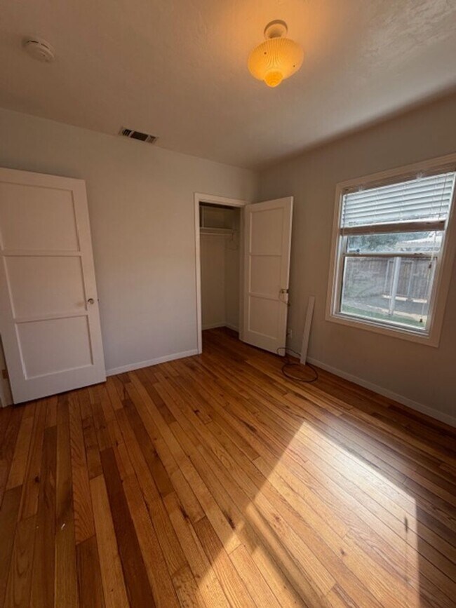 Building Photo - Charming 3-Bedroom Home on a Corner Lot