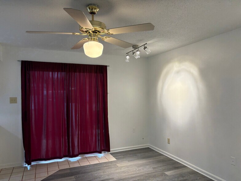 Building Photo - 232 Hilda St