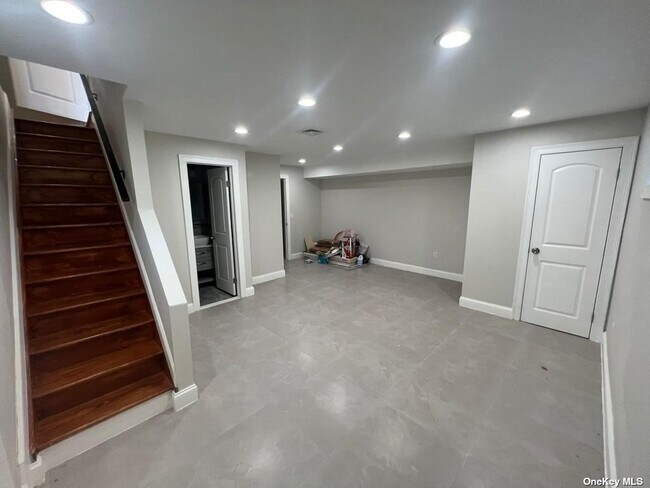 Building Photo - 14-34-34 Dunbar St