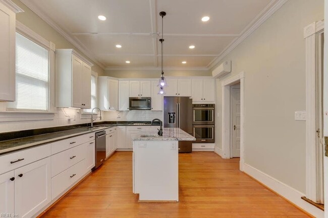 Building Photo - 1051 Naval Ave