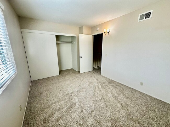 Building Photo - Spacious La Jolla 2BR/1.5BA Townhouse with Garage Parking