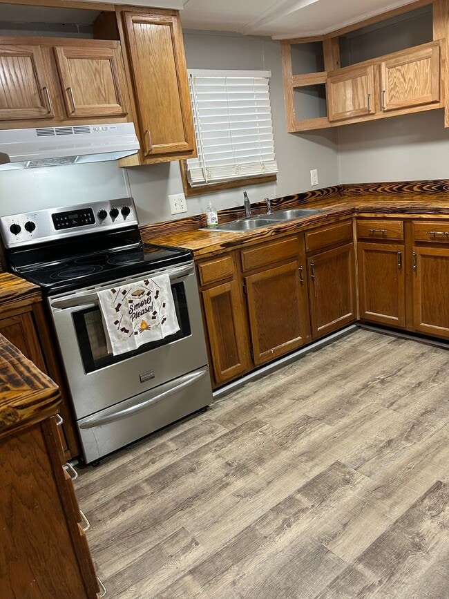 Building Photo - Must See! 3 BR, 2 BA in Pikeville school d...