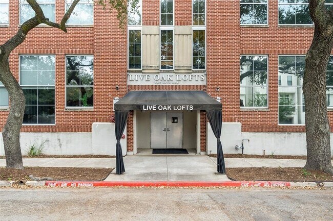 Building Photo - 1312 Live Oak St