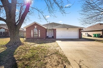Building Photo - 851 Honeysuckle Dr