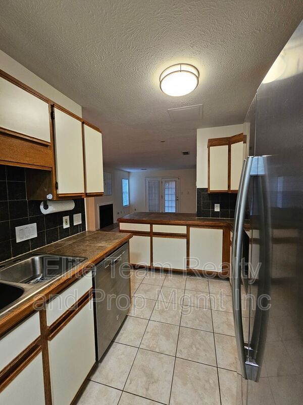 Building Photo - 802 Selwyn Oaks Ct