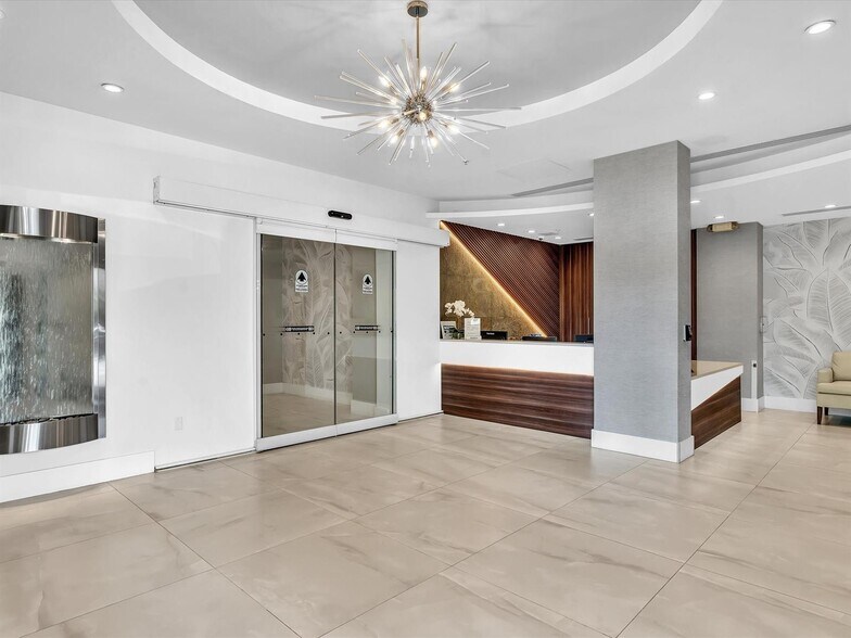 Building Photo - 3001 S Ocean Dr