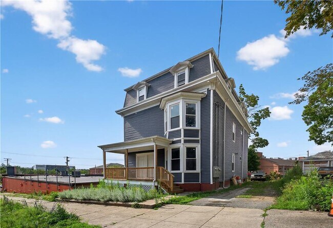 Primary Photo - 14 Duncan Ave
