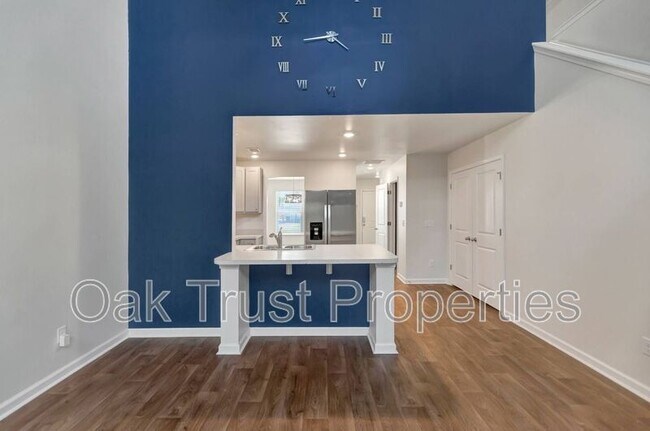 Building Photo - 703 Hilchot Dr