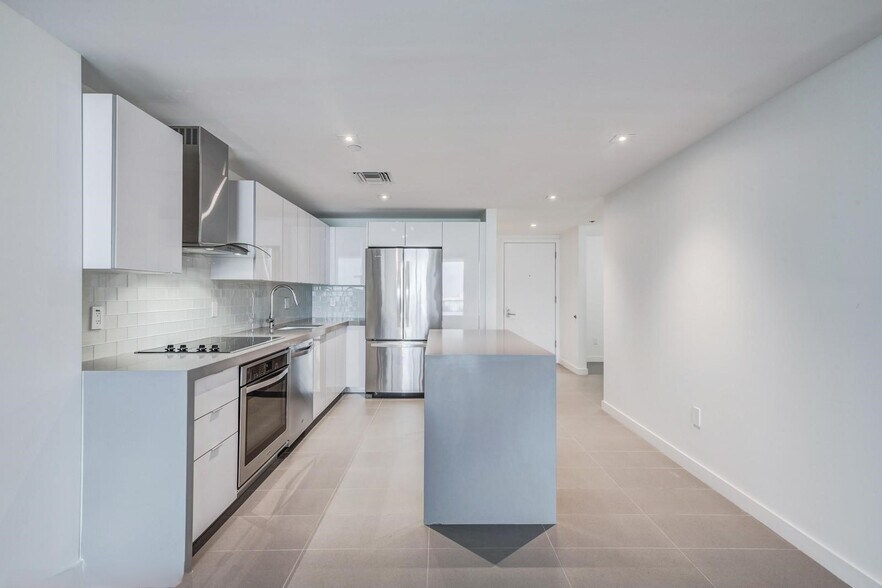 Building Photo - 1600 NE 1st Ave