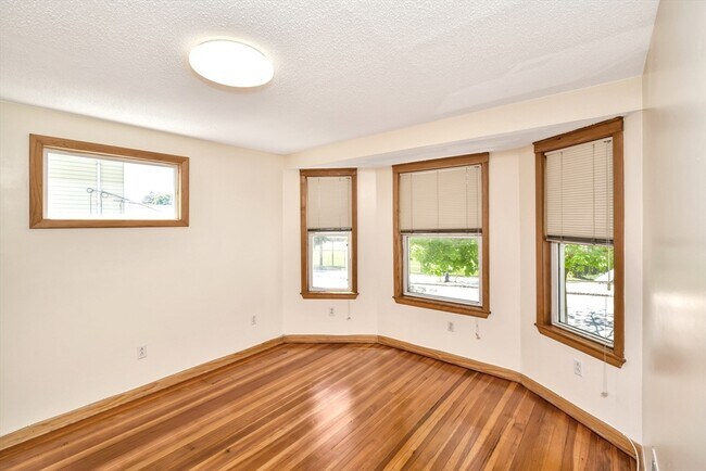 Building Photo - 77 Swan St