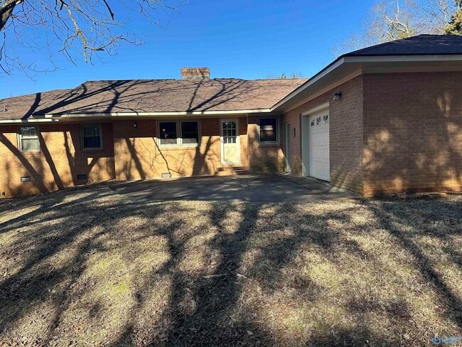 Building Photo - 102 Jones Valley Dr SE