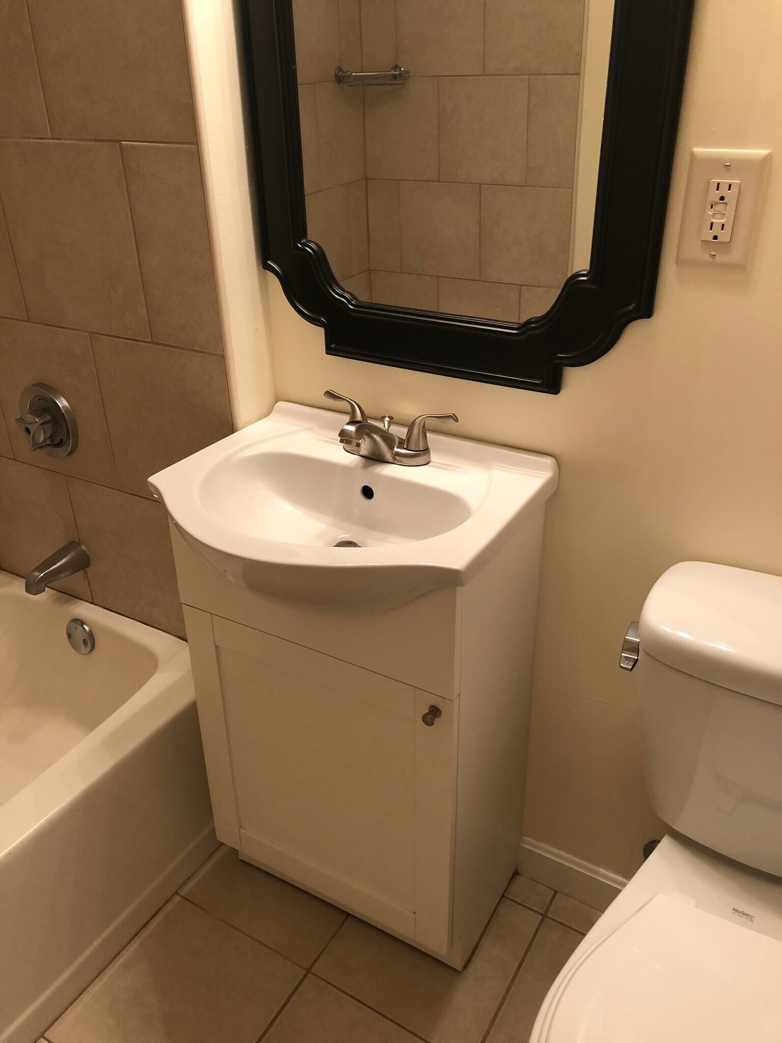 Building Photo - 42 Pond St