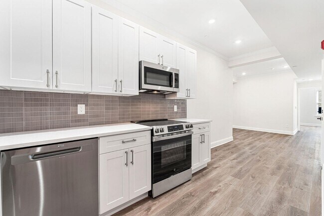 Building Photo - 2341 N College Ave