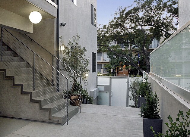 secured, gated entry - 1418 N Poinsettia Pl