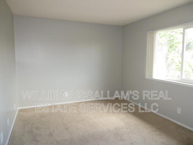 Building Photo - 2505 Prescott Rd