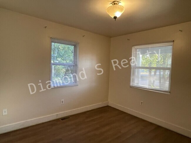 Building Photo - 1301 N Fremont Ave