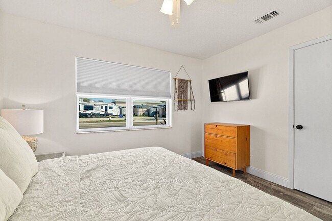 Building Photo - 103 A St