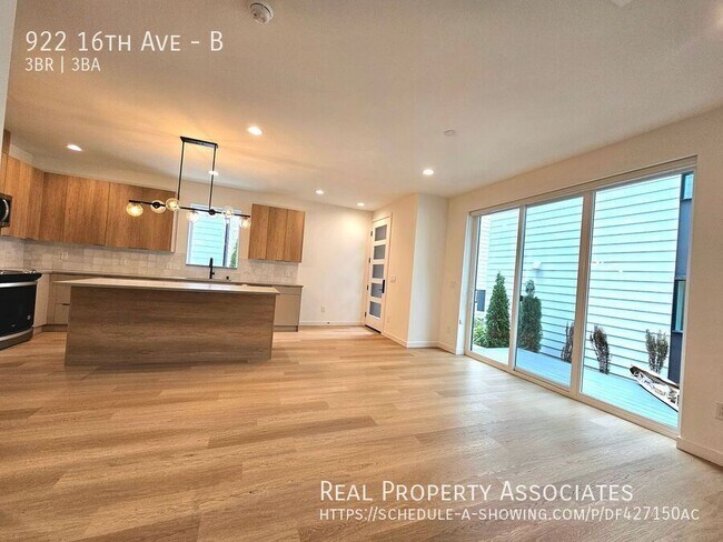 Building Photo - 922 16th Ave