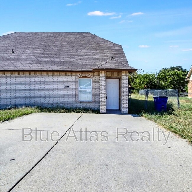 Building Photo - 402 Kings Way Dr