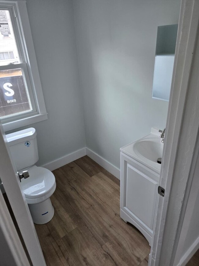 Building Photo - 1807 Riverview Dr