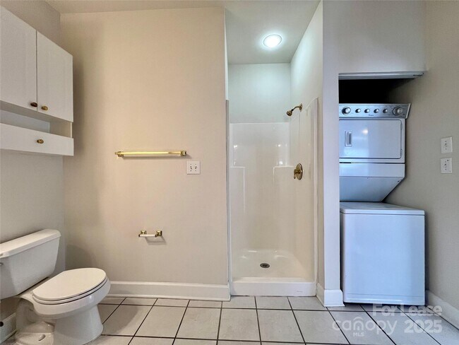 Building Photo - 8929 Meadow Vista Rd