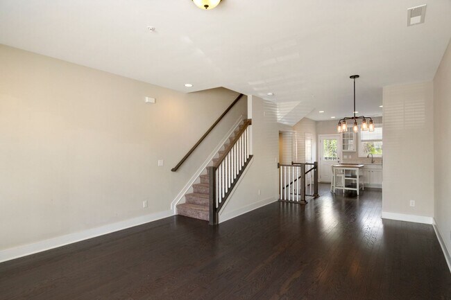 Building Photo - Spacious 3 Bed / 3.5 Bath Townhome Near Raleigh Iron Works & 440!