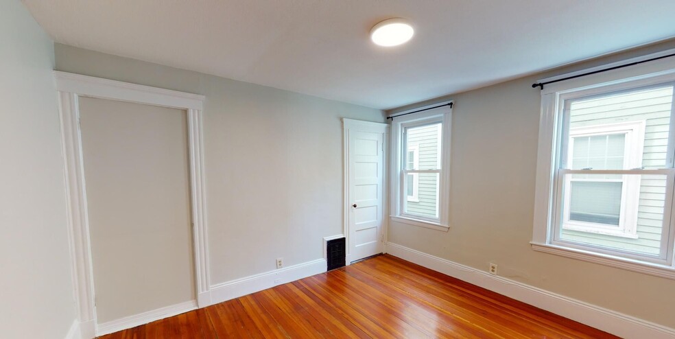 Building Photo - 30 Roseclair St
