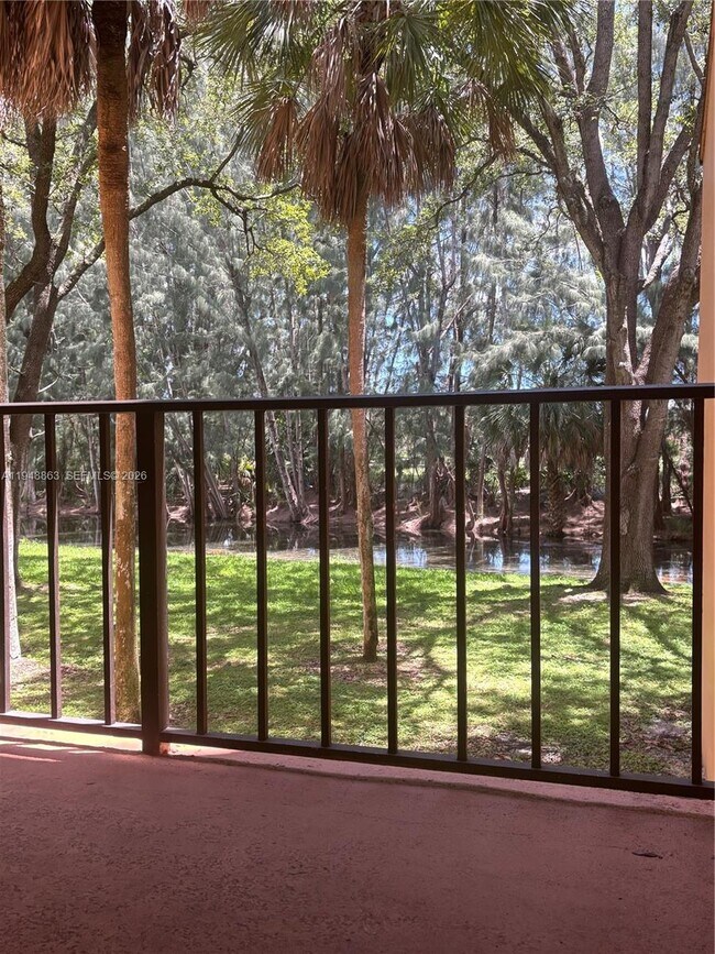 Building Photo - 400 Commodore Dr