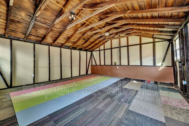 Building Photo - 1245 Waverly St