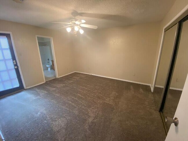 Building Photo - Beautiful 3 bedroom townhome! Master downstairs Large living room, wet bar, Garage! Coming soon i...