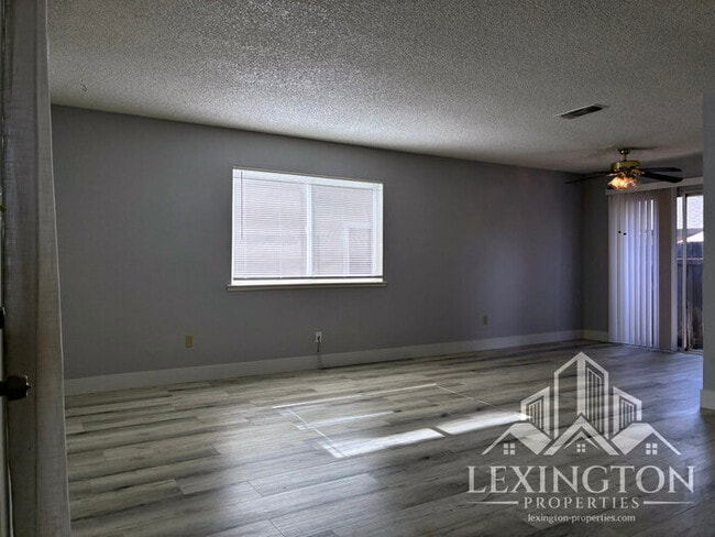Building Photo - Charming 2BD/1.5BA Sacramento Home, near J...