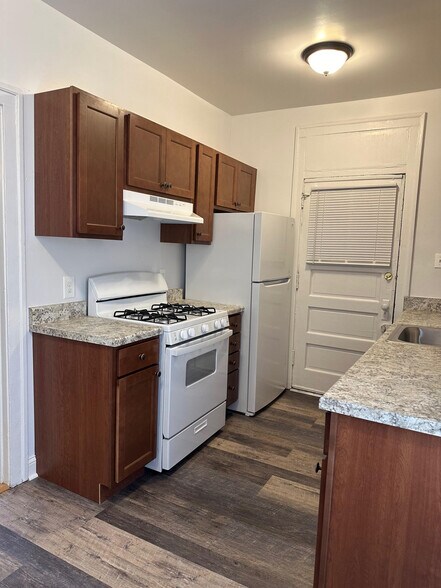 Building Photo - 1637 W Estes Ave