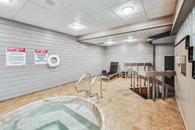 Building Photo - 10 E Ontario St