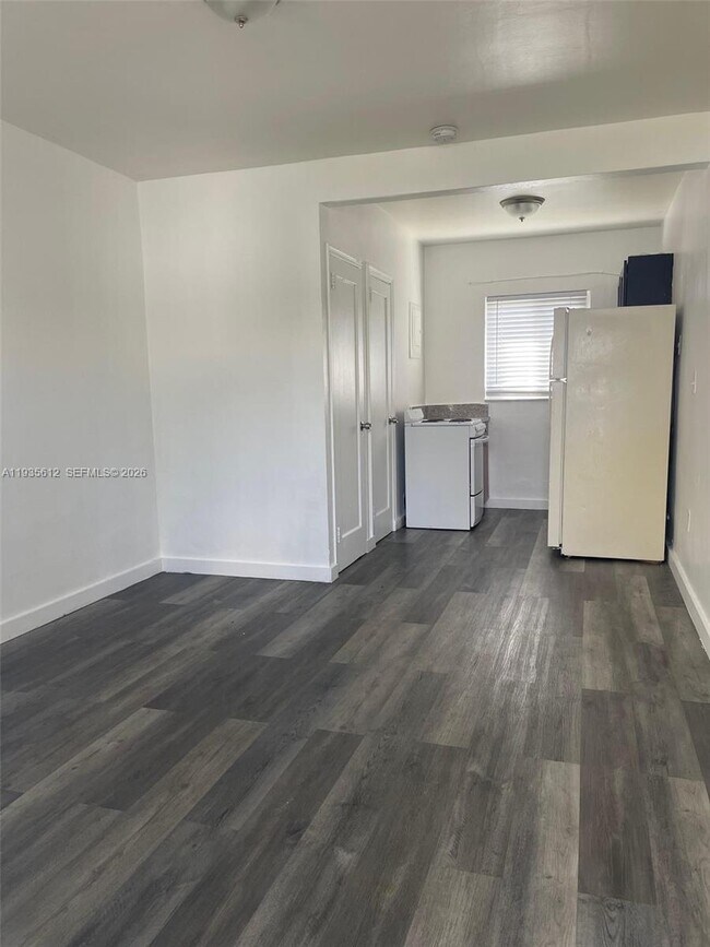 Building Photo - 430 SW 6th Ave