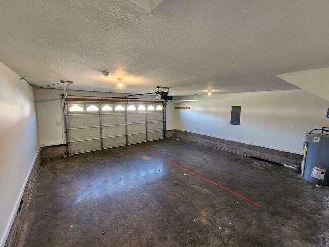 Building Photo - Your Next Home Sweet Home Awaits!