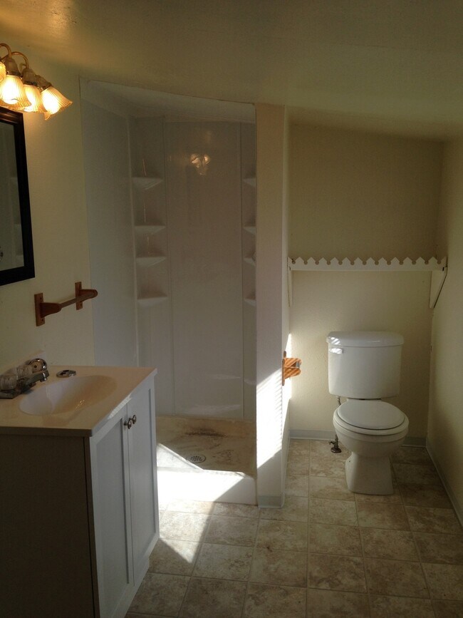 Building Photo - Studio single family home