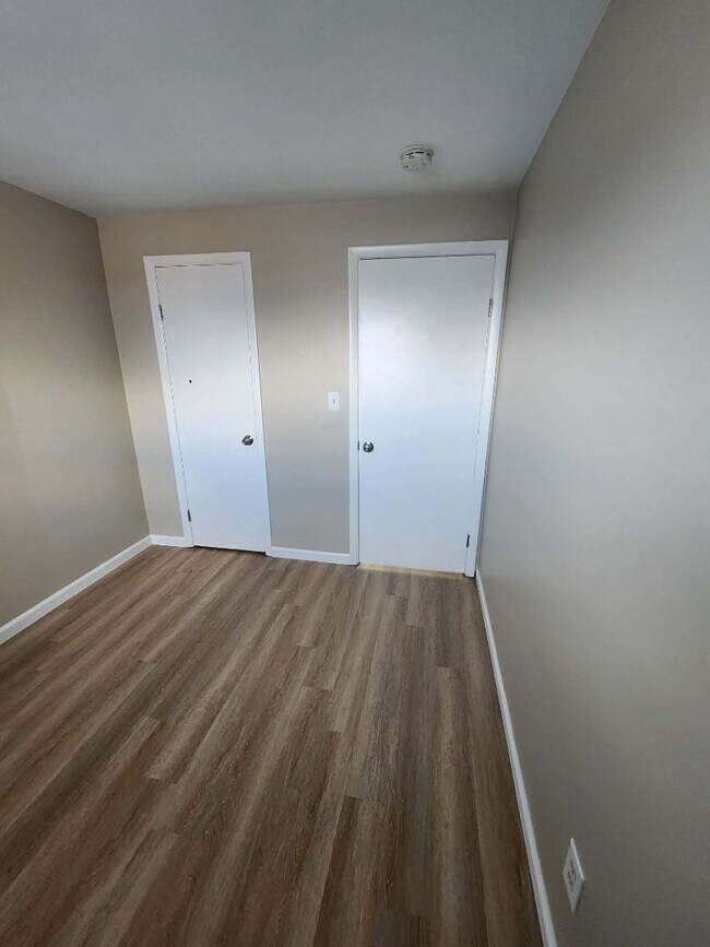 Building Photo - 1654 Abbott Rd