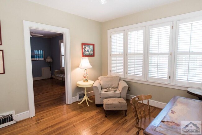 Building Photo - 285 Hampton Ct