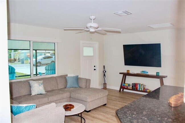 Building Photo - 2744 Sanderling Ct